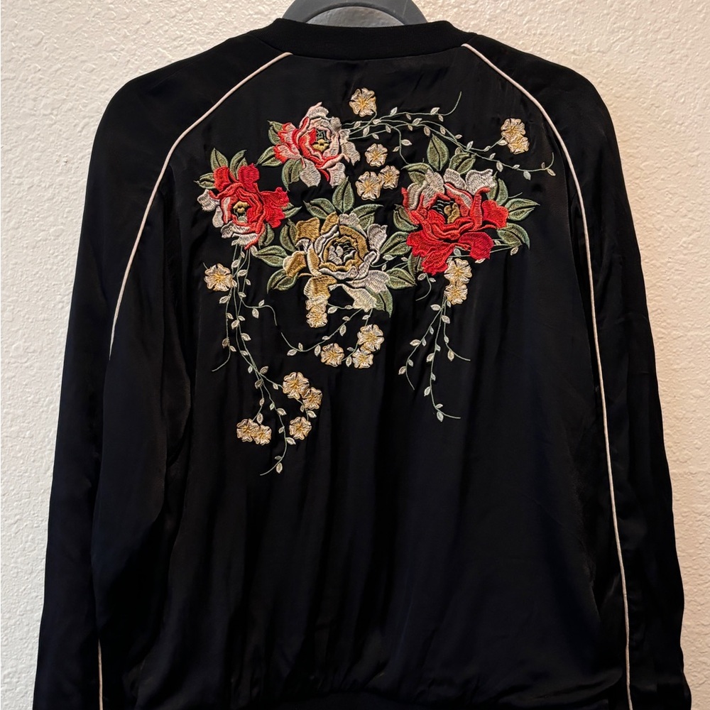 Blank NYC women’s embroidered bomber jacket size M. Great condition. 🌸🌺🌻🌸🌼